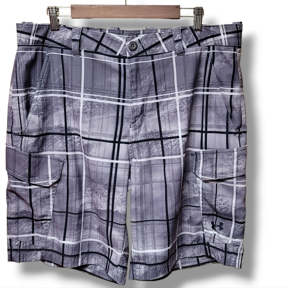 Under Armour Other - 💜❤️ Under Armour Heatgear Fish Golf Cargo Shorts Loose Mens Size 38 Gray Stripe